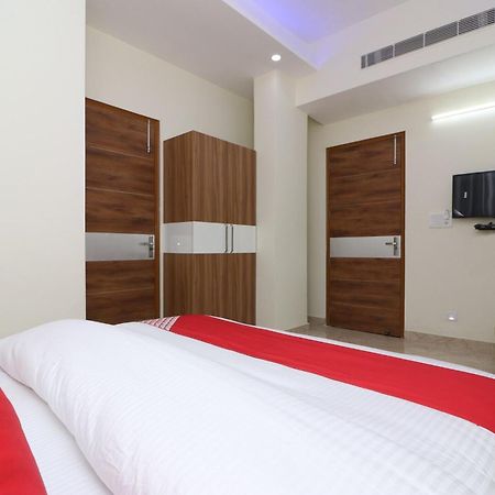 Hotel O The Grand Palace Ghaziabad Exterior foto