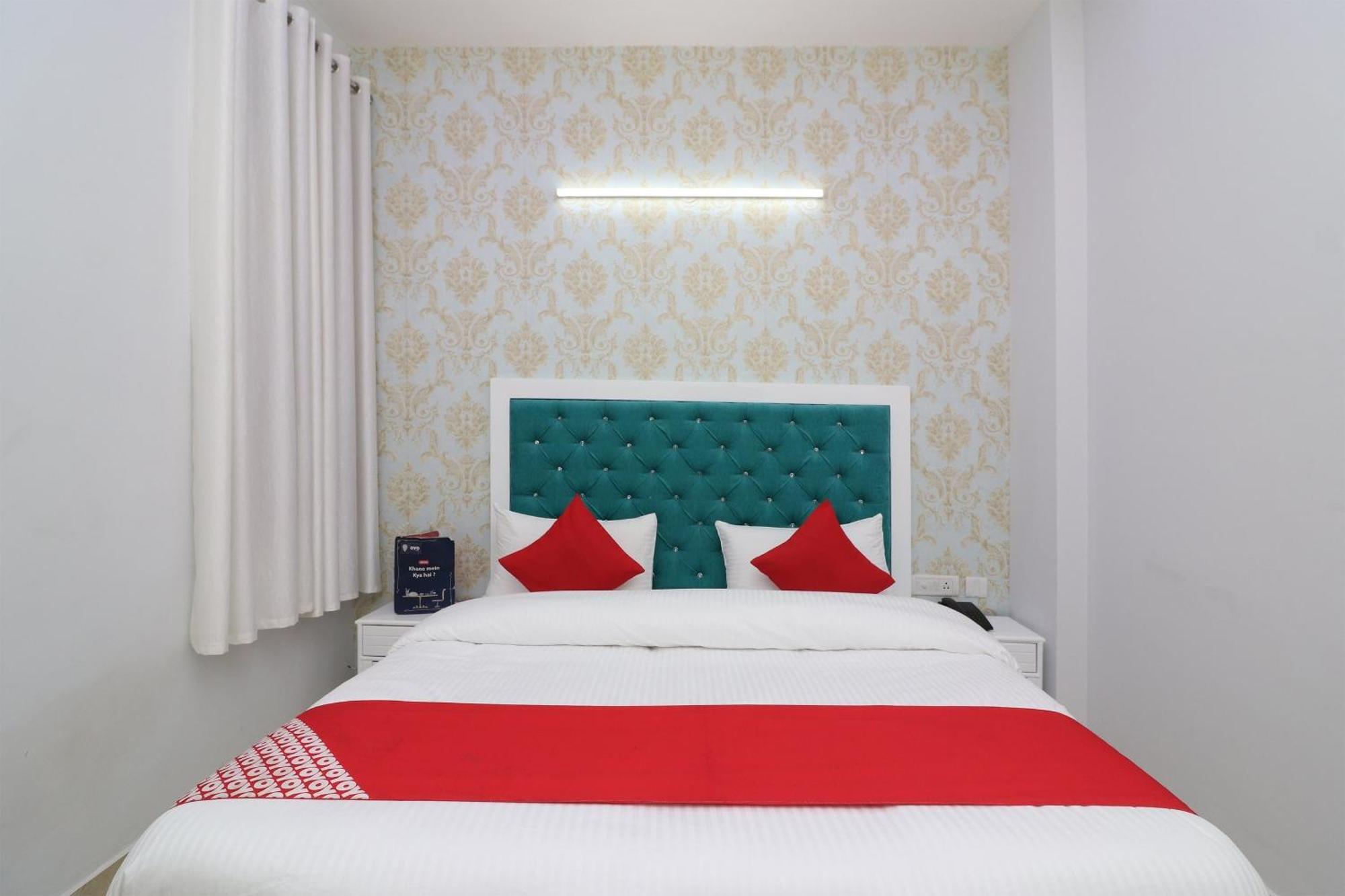 Hotel O The Grand Palace Ghaziabad Exterior foto