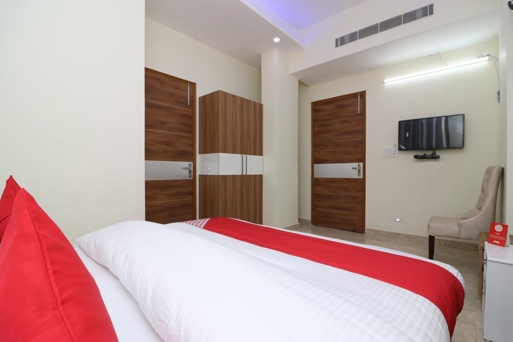 Hotel O The Grand Palace Ghaziabad Exterior foto