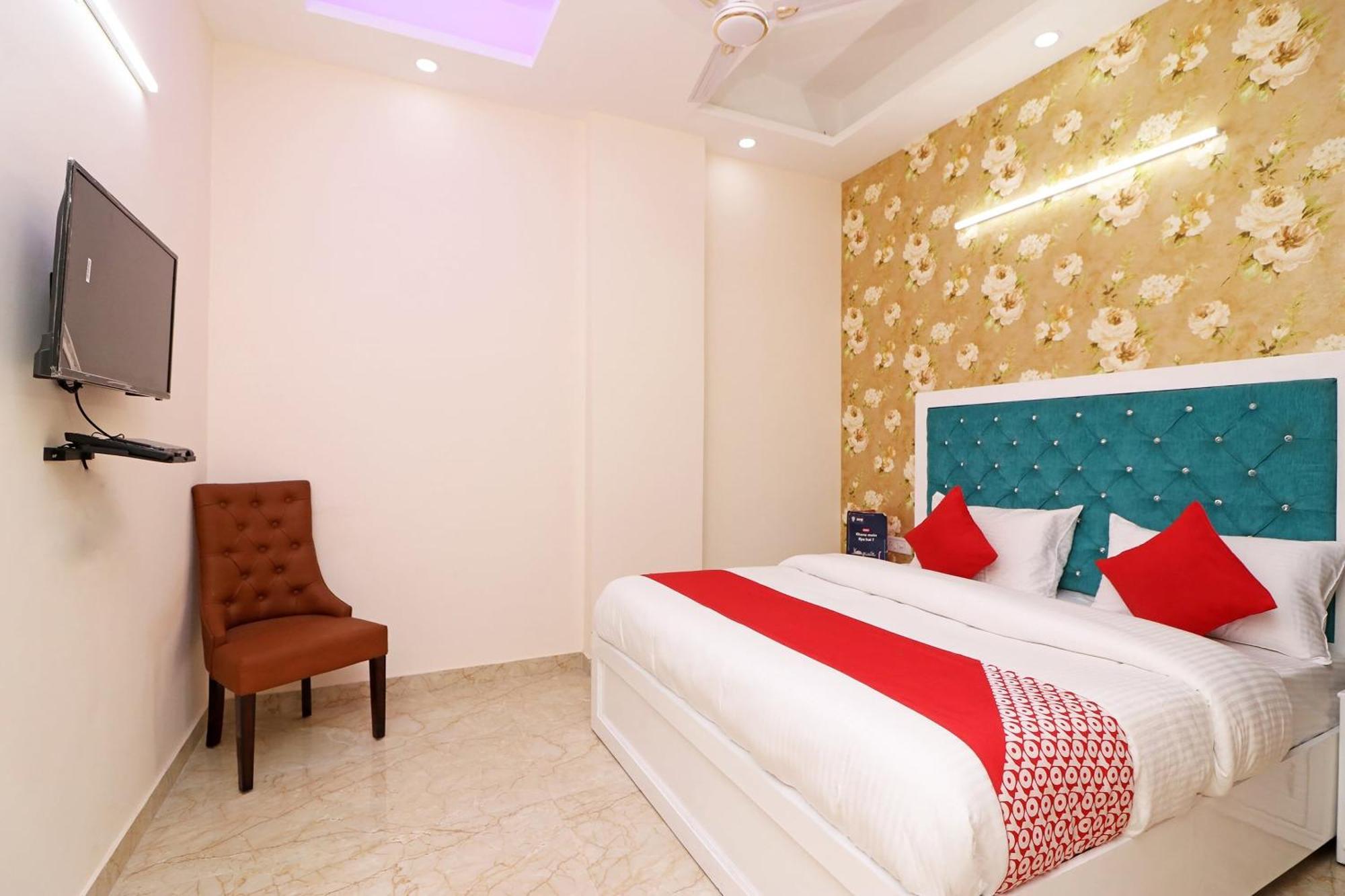 Hotel O The Grand Palace Ghaziabad Exterior foto